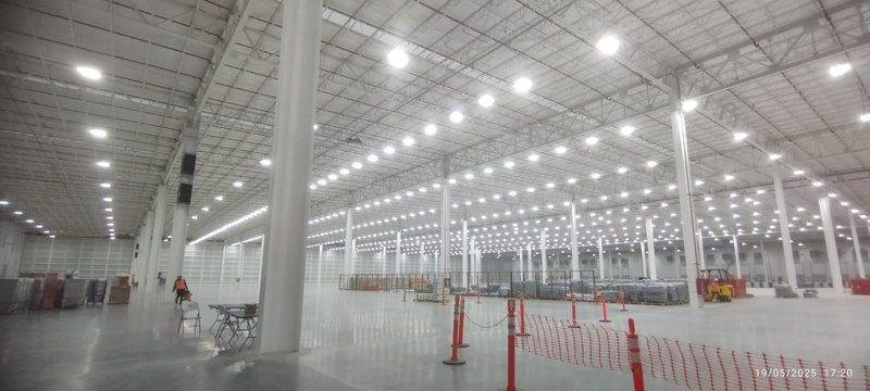 Planta Helukabel con alumbrado LED nuevo