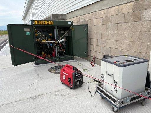 Equipo de pruebas VLF conectado a subestación